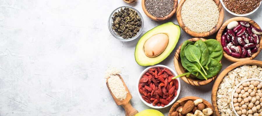 Ce sunt superalimentele și cum să le consumăm corect pentru beneficii complete