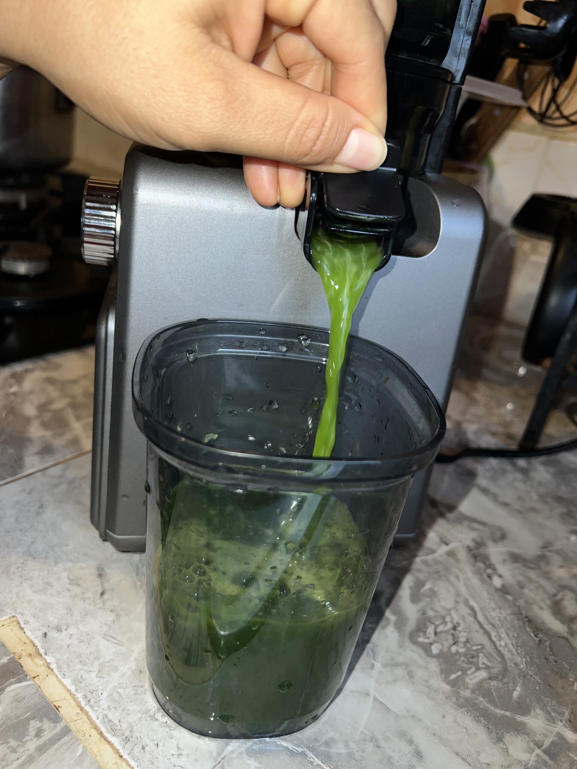 “El Poder Oculto del Jugo de Apio: Tu Escudo Natural Contra Enfermedades”